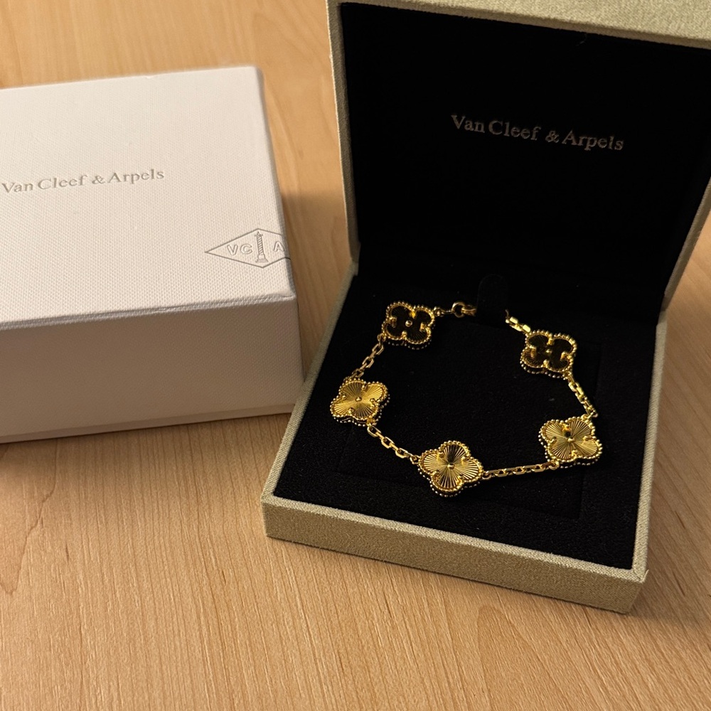 5 Motif Yellow Gold Clover Bracelet